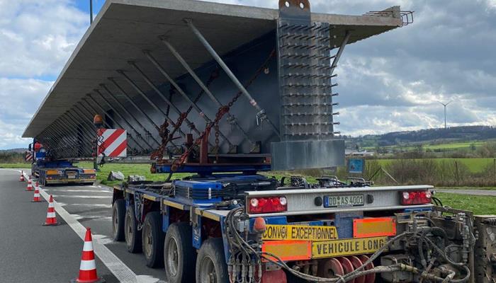 Nouvelles poutres pour le pont de l’autoroute A3 à Livange au Luxembourg.