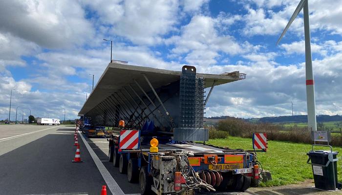 Nouvelles poutres pour le pont de l’autoroute A3 à Livange au Luxembourg.