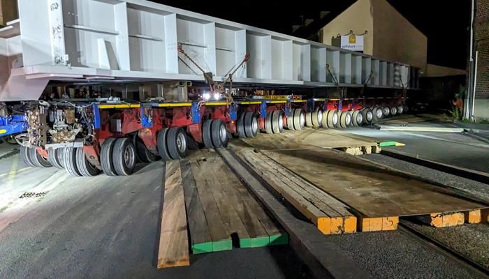 Transport of 2 massive bridge sections from Belgium to France