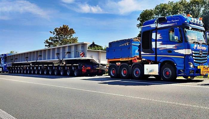 Transport of 2 massive bridge sections from Belgium to France